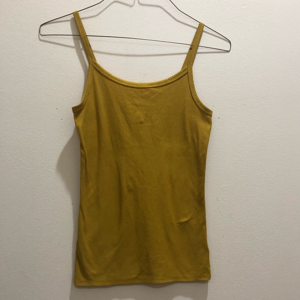 Yellow sleeveless blouse. Size M